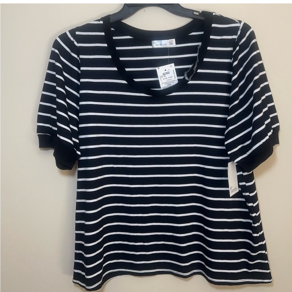 89th & Madison Cute. Black & White Striped Puffy Short Sleeve Top. NWT. XL